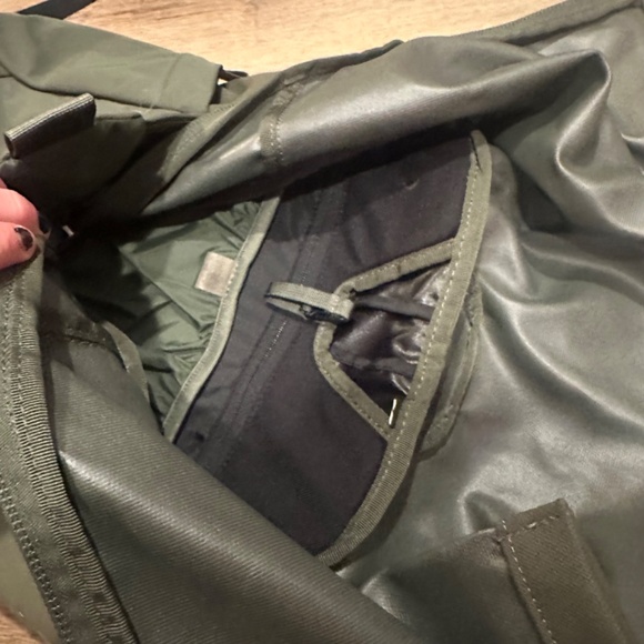 Used Osprey Archeon 25 Rolltop Backpack Green - Picture 2 of 5